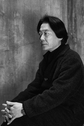 정치용  서울대 음대에서 작곡을, 모차르테움 음악원에서 지휘를 전공했다. 유학 시절 오스트리아 국영방송이 주최하는 국제 콩쿠르에서 우승하며 주목받았다. 관현악곡·오페라·현대음악·전통음악 등 장르를 불문하고 존재감을 드러냈다. 한국예술종합학교에서 후학을 양성하고 있으며, 2018년부터 코리안심포니 예술감독으로 재임 중이다.